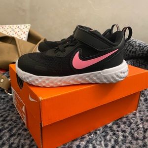 Toddler Girls Nike Revolution